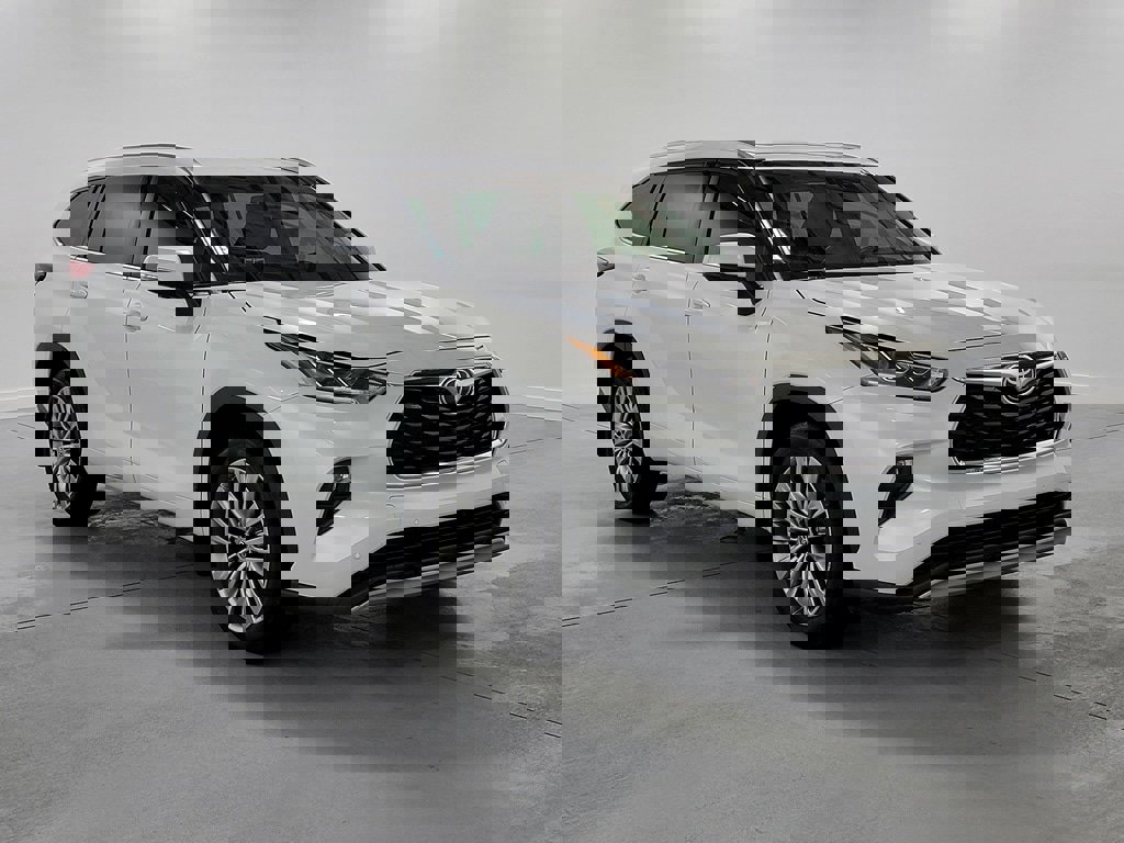 Certified 2022 Toyota Highlander Platinum image 2