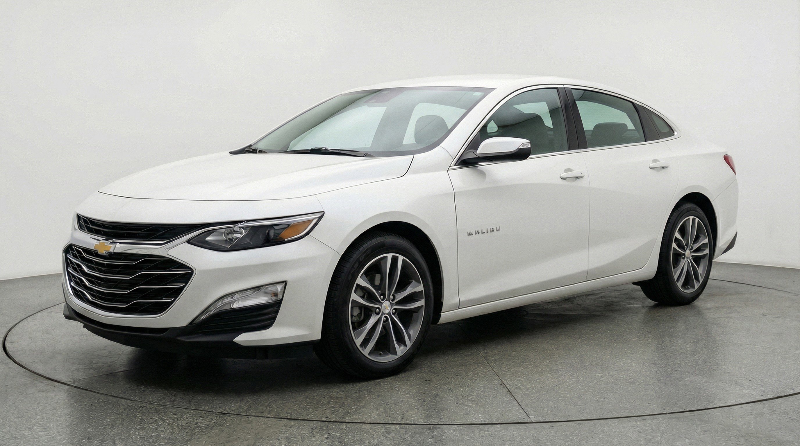 Used 2024 Chevrolet Malibu LT image 3