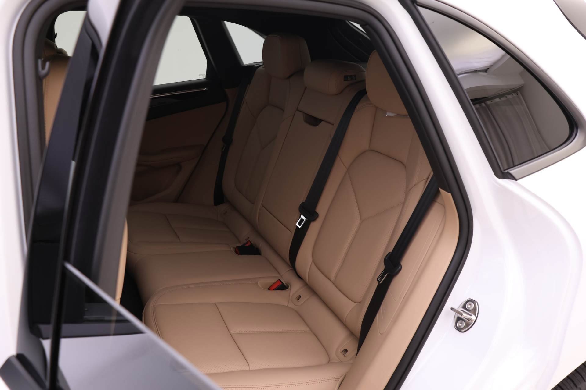 Used 2025 Porsche Macan image 8