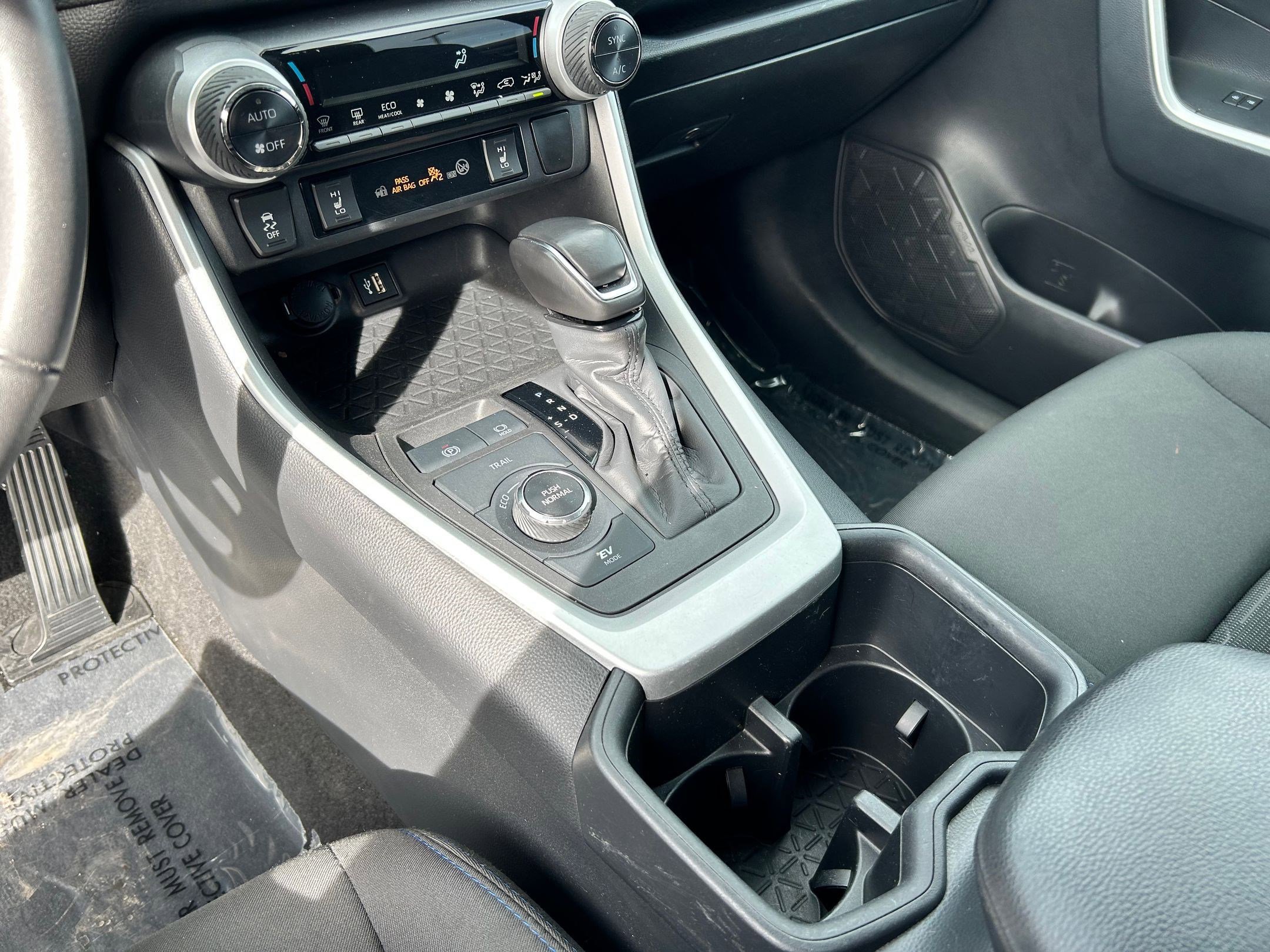 Certified 2024 Toyota RAV4 SE w/ Convenience Package image 18