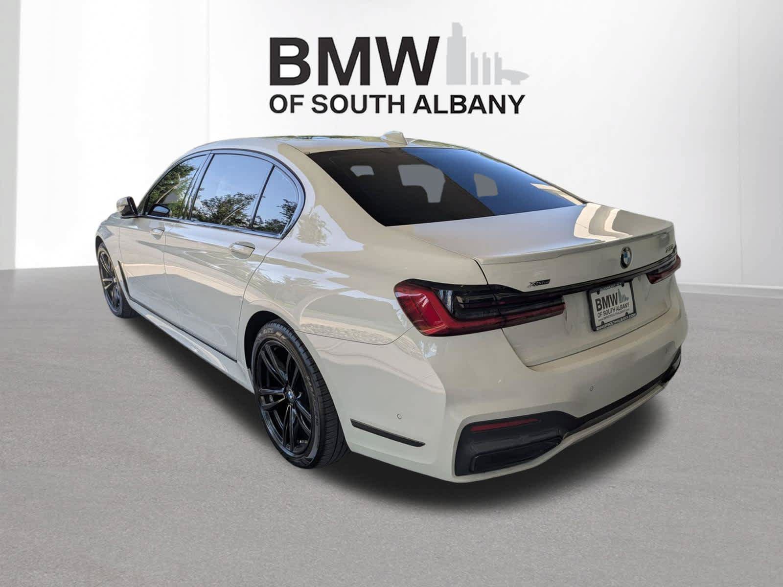 Used 2022 BMW 740i xDrive w/ M Sport Package AWD/4WD image 5