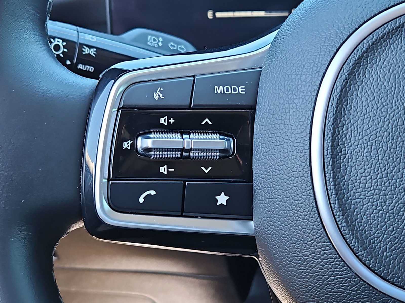 Certified 2025 Kia Sorento S FWD image 23
