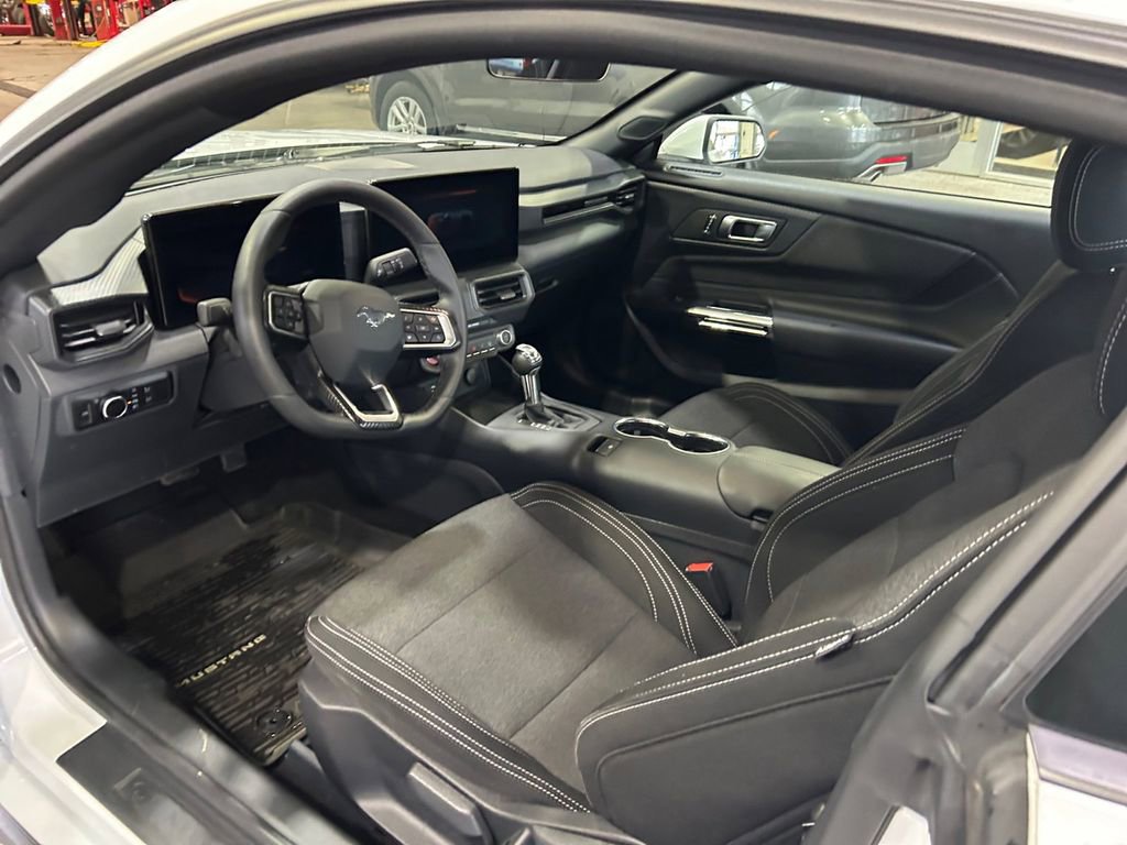 Used 2025 Ford Mustang Coupe image 20
