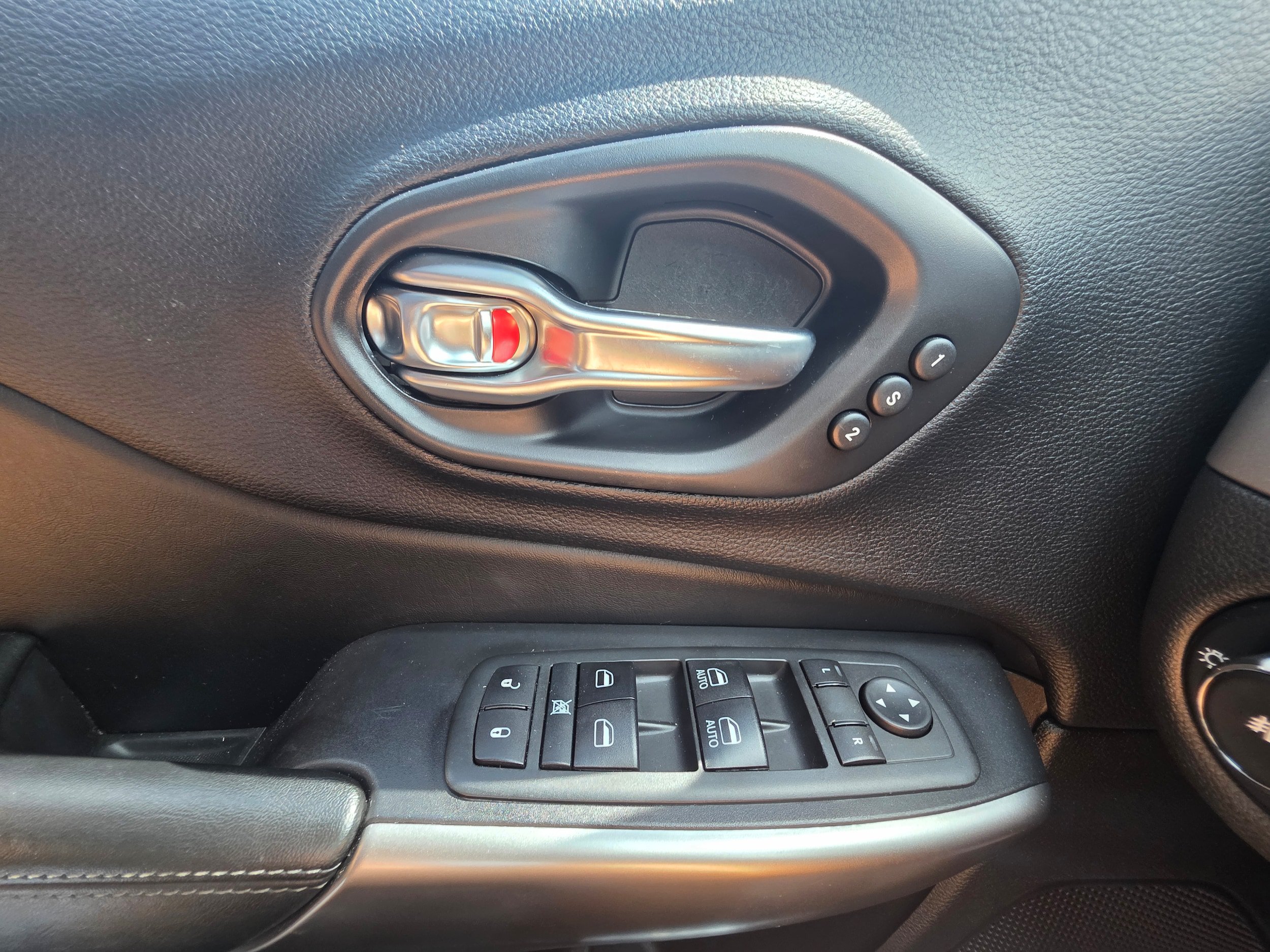 Used 2020 Jeep Cherokee High Altitude AWD/4WD image 18