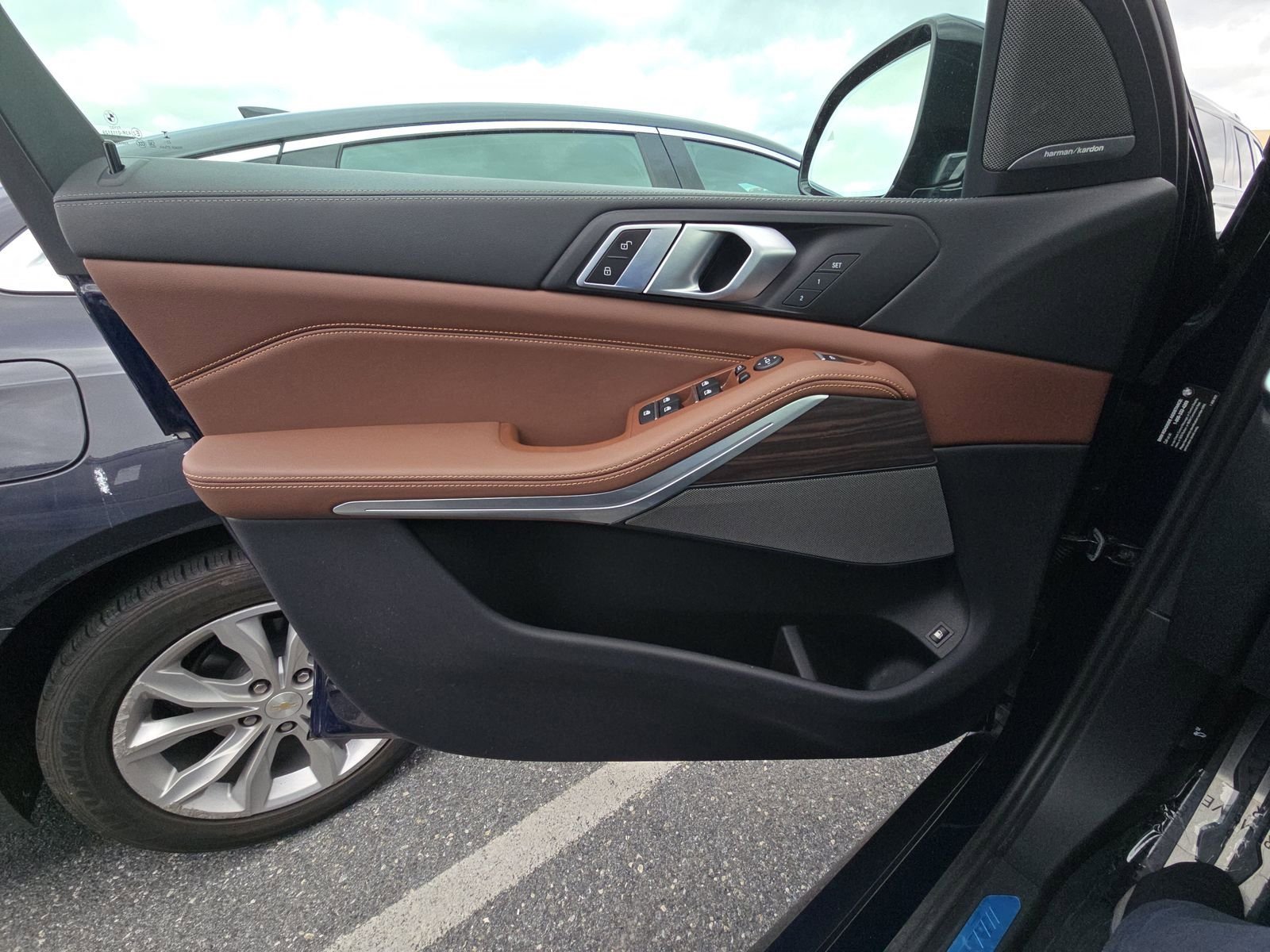 Used 2024 BMW X5 xDrive50e w/ M Sport Package image 10