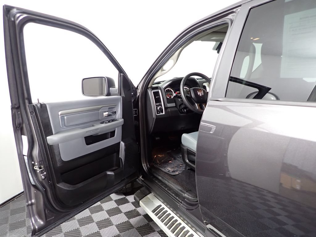 Used 2019 RAM 1500 Classic SLT w/ Protection Group AWD/4WD image 17