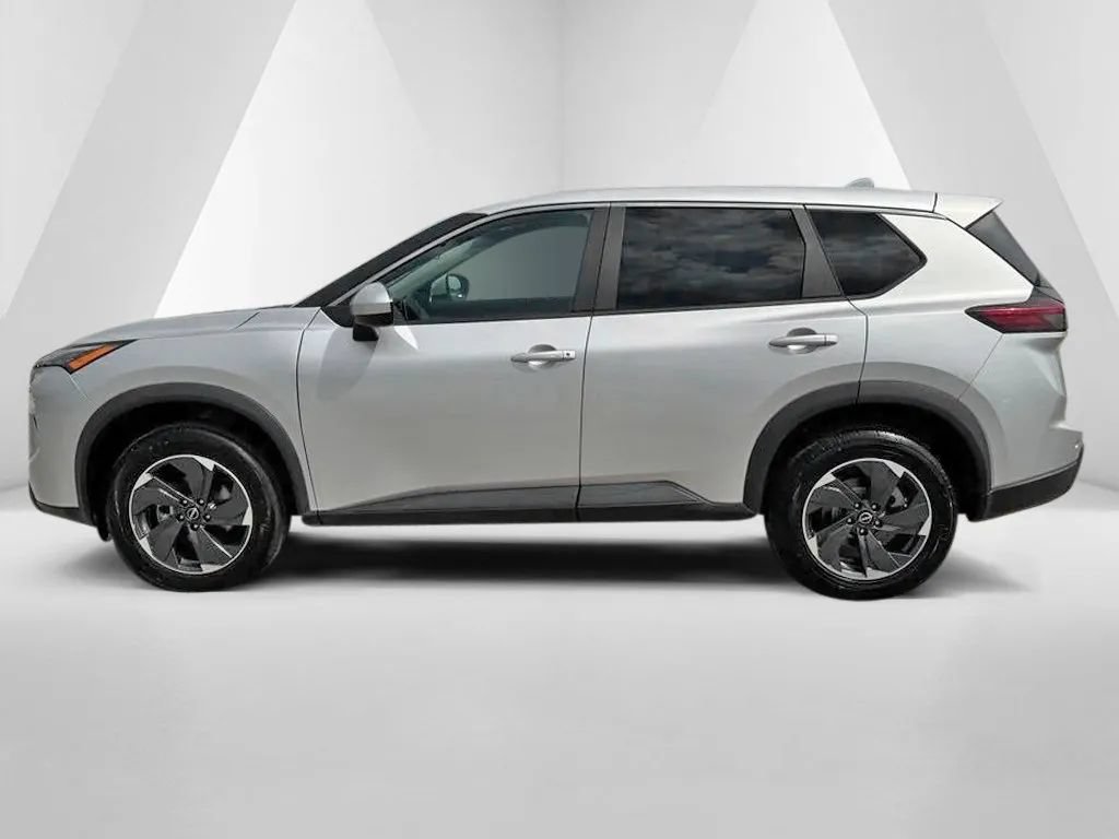 Used 2024 Nissan Rogue SV FWD image 4