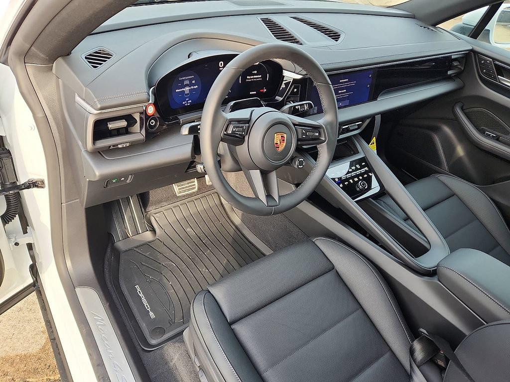 New 2026 Porsche Macan 4S Electric AWD/4WD image 4