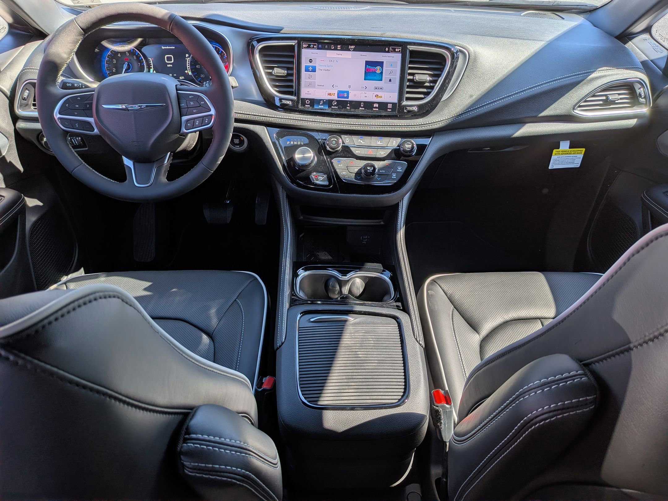 New 2026 Chrysler Pacifica Limited w/ Trailer Tow Group image 32