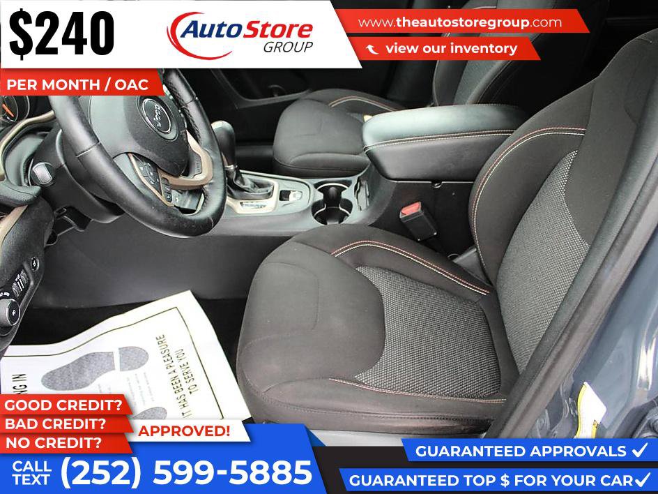 Used 2017 Jeep Cherokee 75th Anniversary FWD image 9