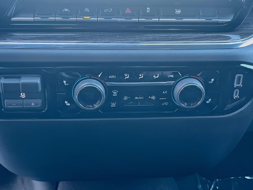 Used 2025 Chevrolet Silverado 1500 LT AWD/4WD image 16