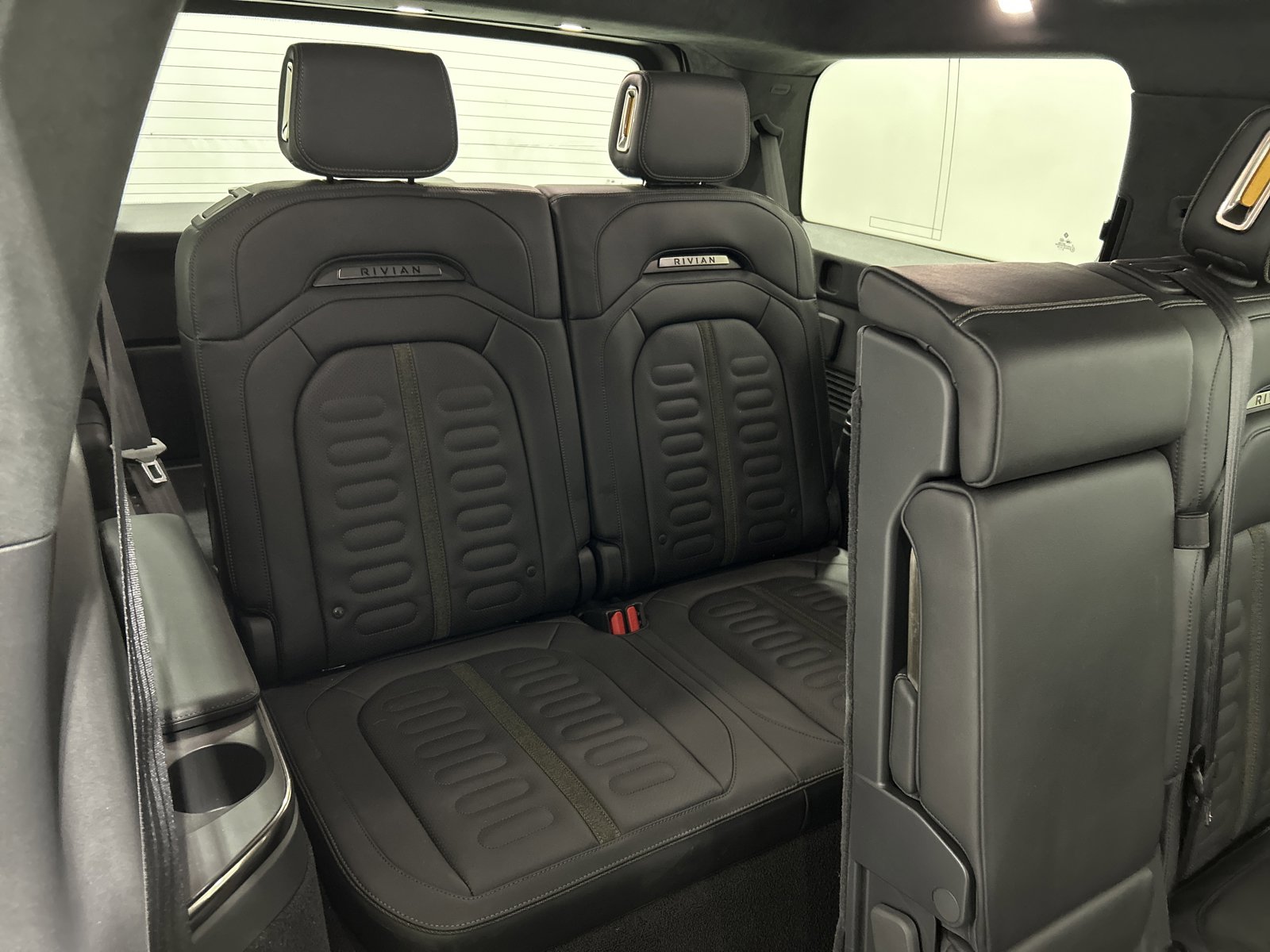 Used 2022 Rivian R1S Launch Edition image 25