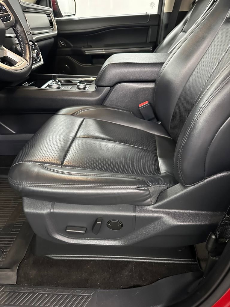 Used 2022 Ford Expedition XLT w/ Equipment Group 202A AWD/4WD image 13