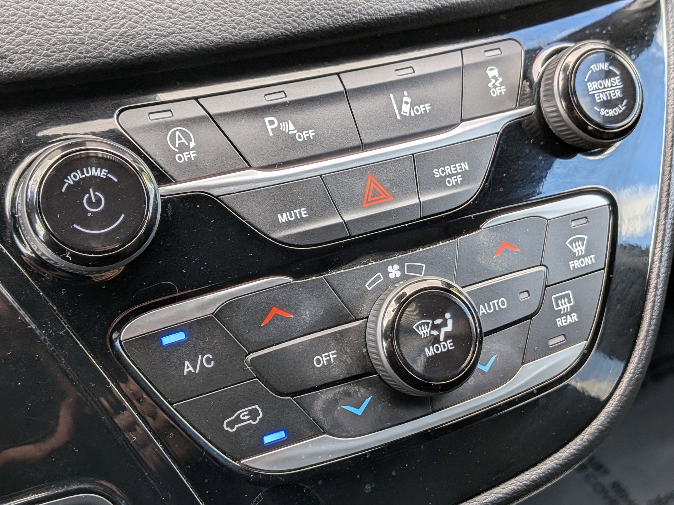 Used 2025 Chrysler Pacifica Select image 25