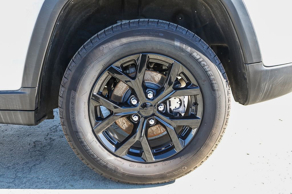 Certified 2024 Jeep Grand Cherokee Altitude image 12