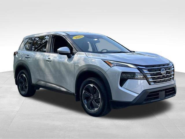 Used 2025 Nissan Rogue SV AWD/4WD image 7