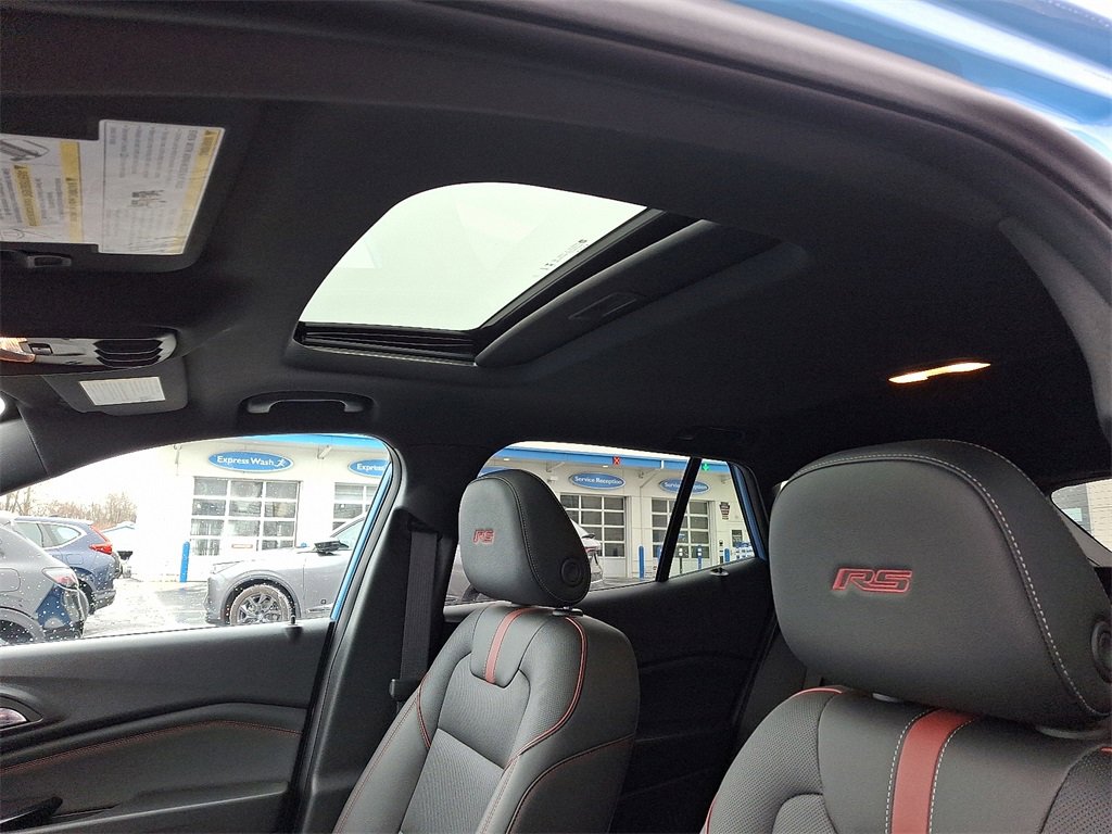 Used 2024 Chevrolet Trax RS w/ Sunroof Package image 17
