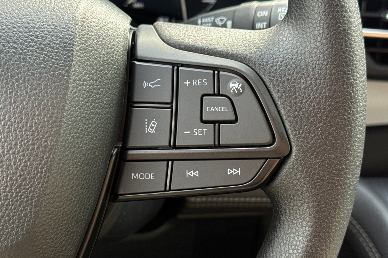 New 2026 Toyota Sienna LE FWD image 31