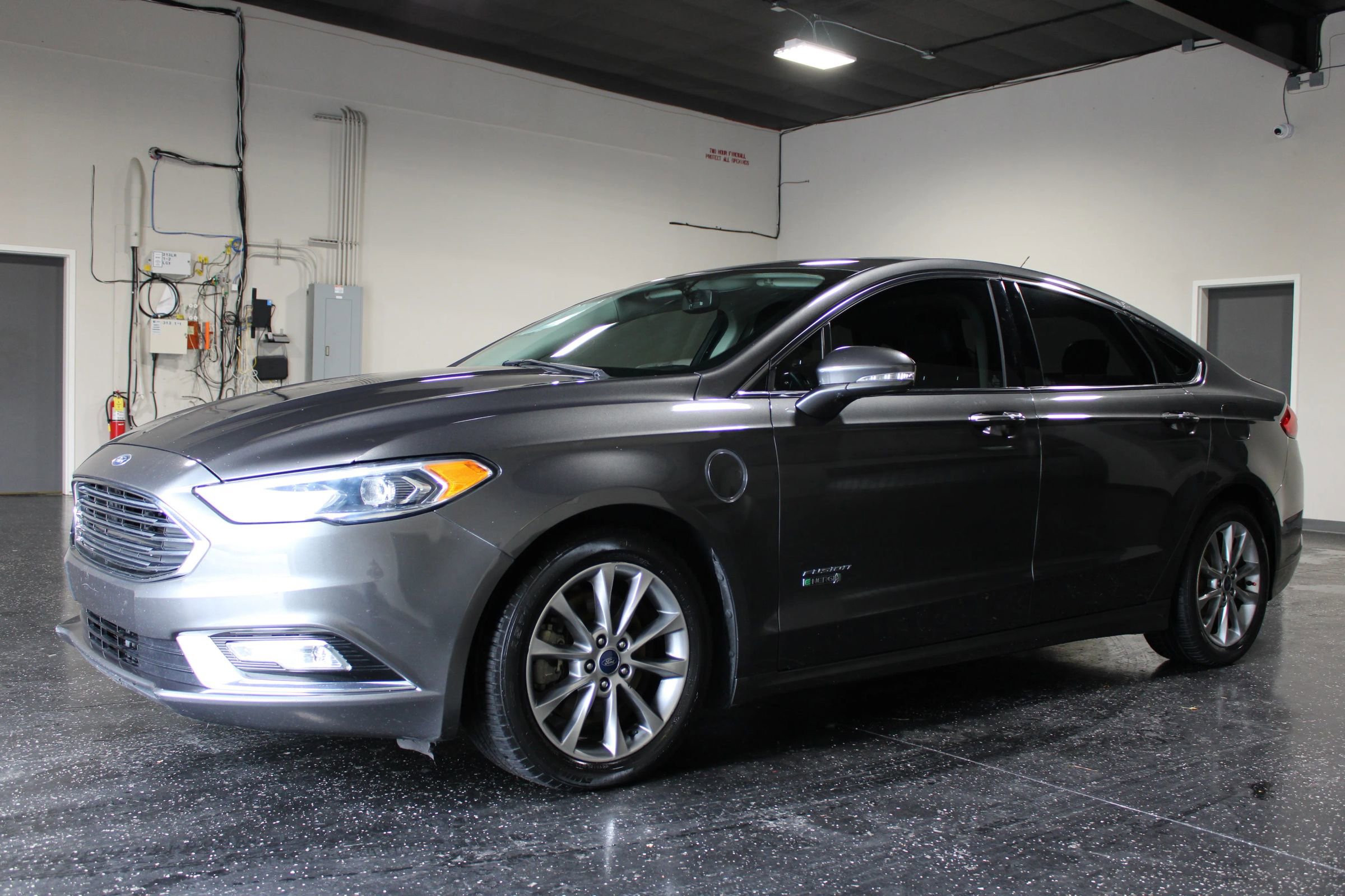 Used 2017 Ford Fusion Energi Titanium FWD image 7