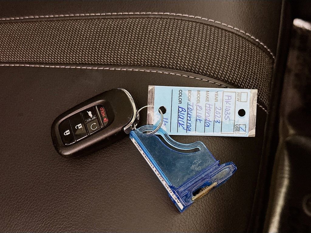 Used 2023 Honda Pilot Touring image 39