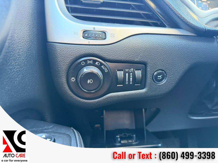Used 2016 Jeep Cherokee Trailhawk w/ Comfort/Convenience Group AWD/4WD image 22