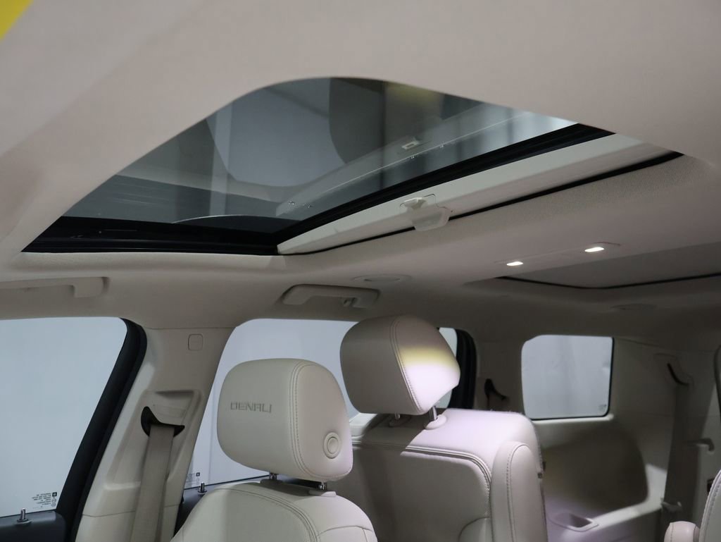 Used 2022 GMC Acadia Denali w/ Denali Ultimate Package image 10