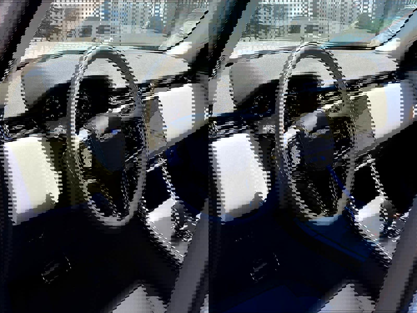 New 2025 Land Rover Range Rover Velar Dynamic SE image 8