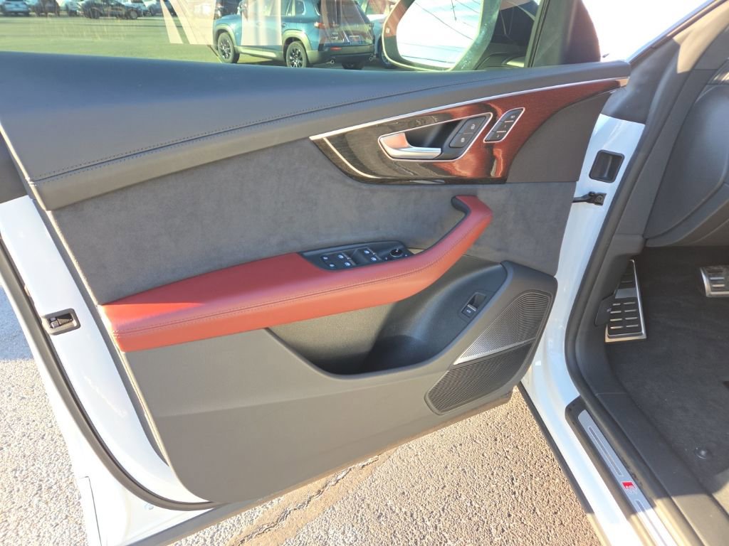 Used 2023 Audi SQ8 Prestige w/ Prestige Package image 11