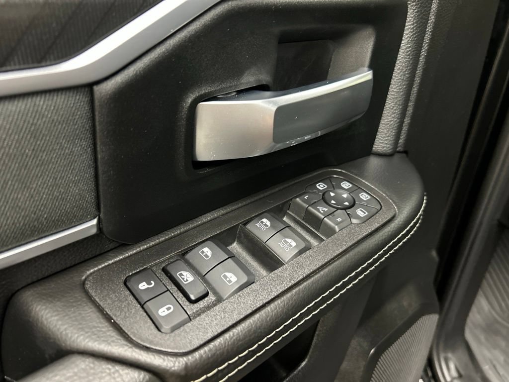 Used 2025 RAM 3500 Big Horn AWD/4WD image 27