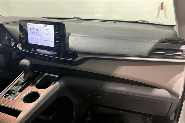 Used 2021 Toyota Sienna LE FWD image 33