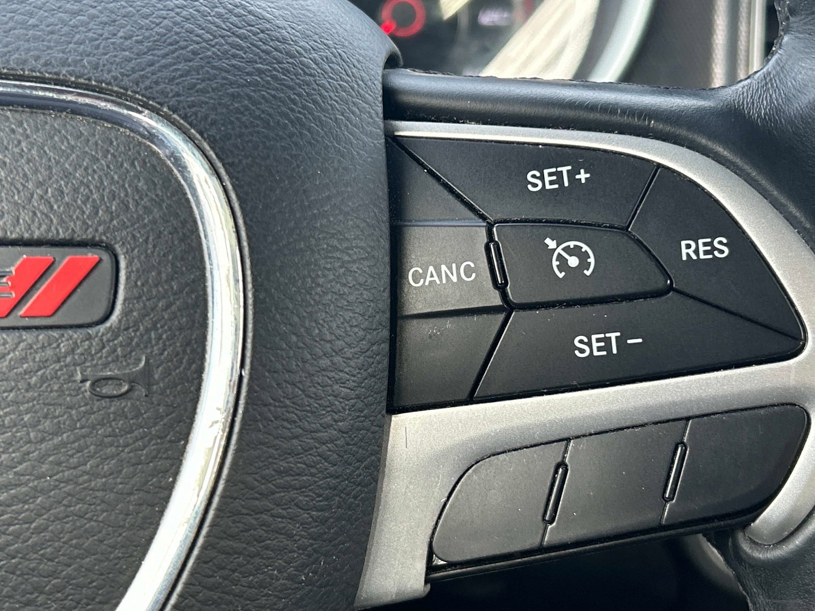 Used 2016 Dodge Charger SXT image 25