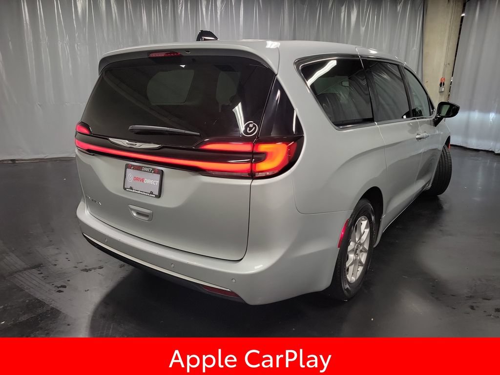 Used 2024 Chrysler Pacifica Touring-L FWD image 8