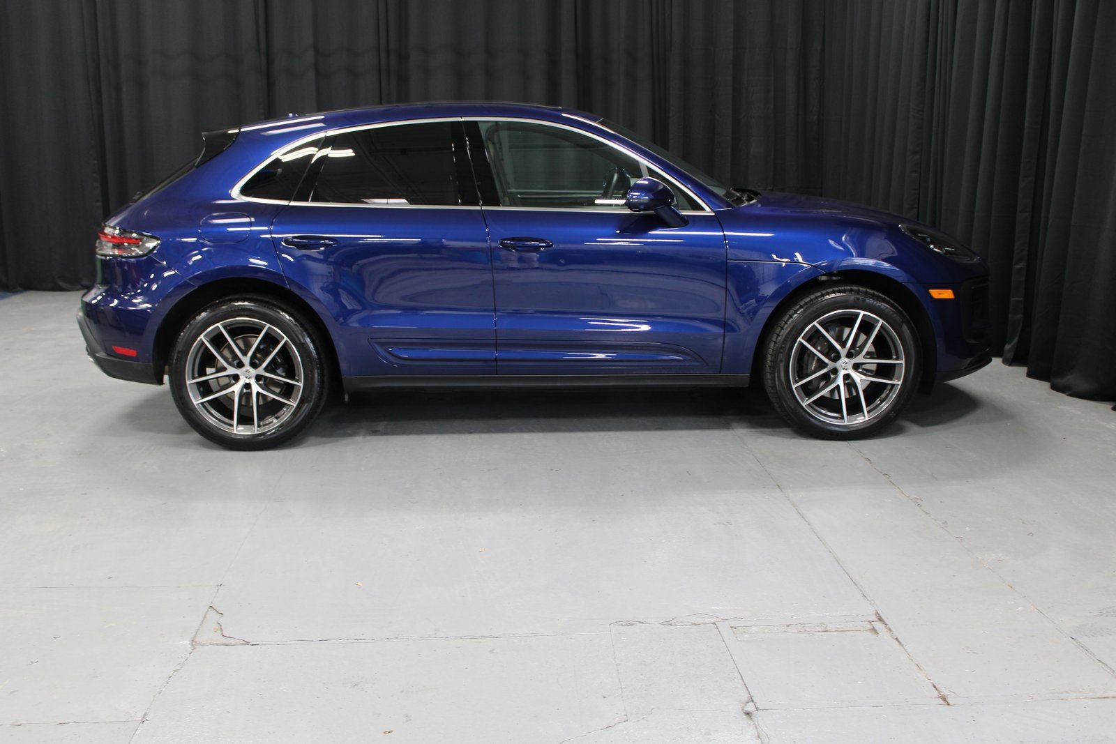 Certified 2025 Porsche Macan image 9