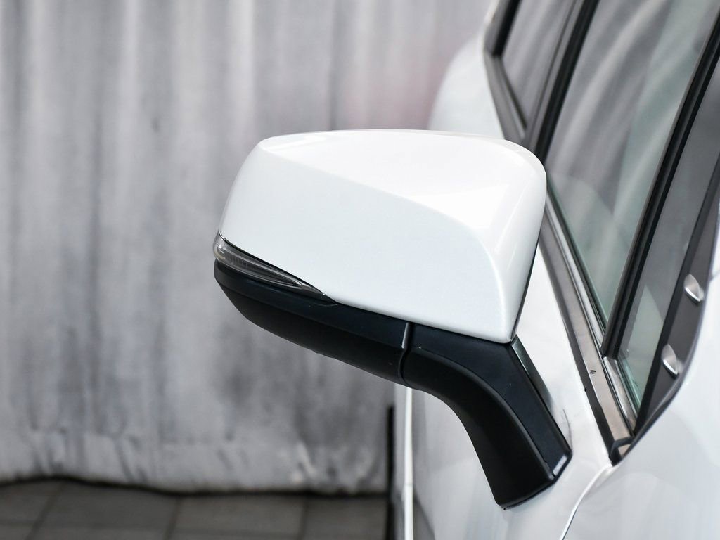 Used 2023 Toyota Sienna Limited image 76