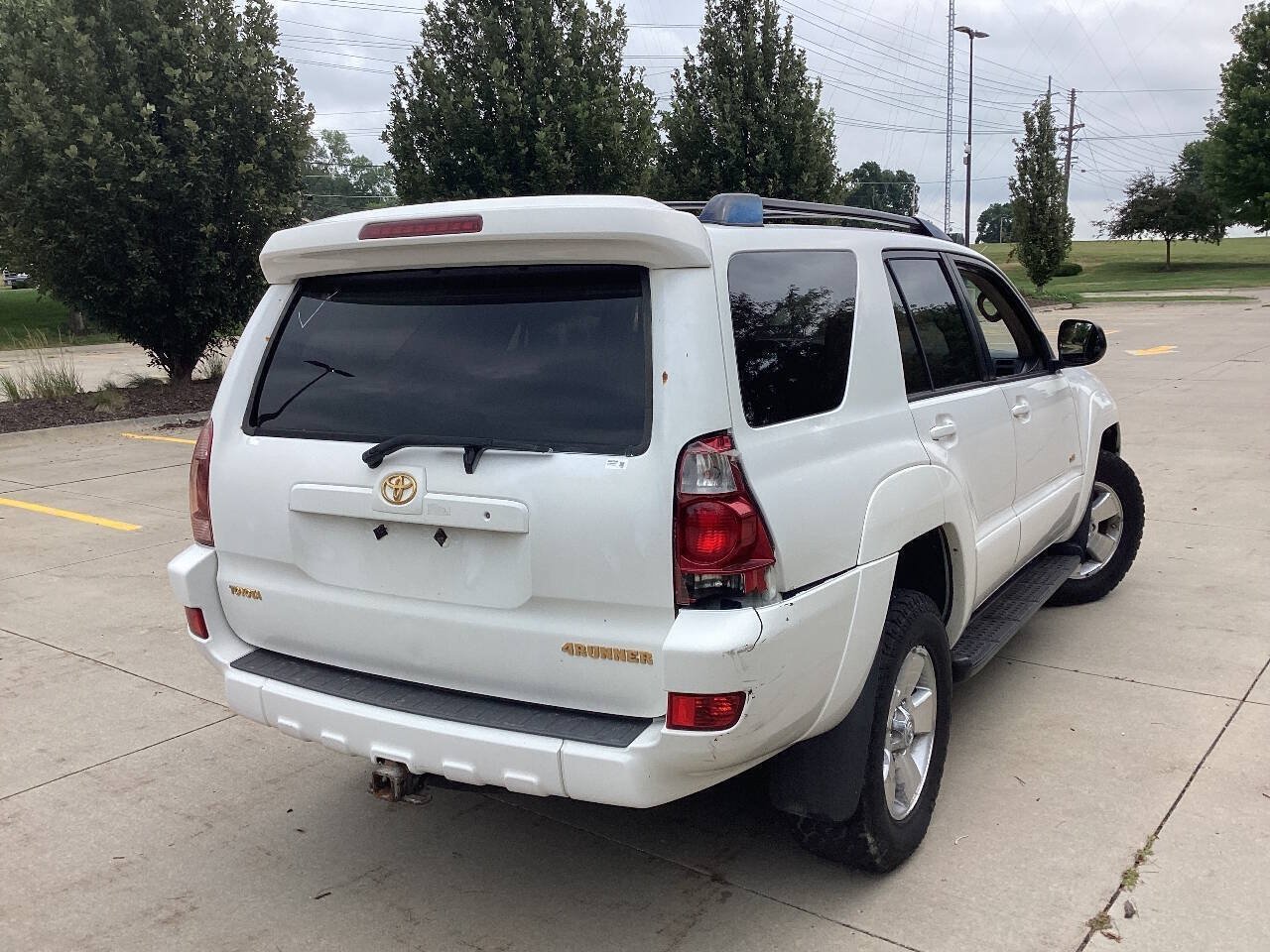 Used 2005 Toyota 4Runner SR5 RWD image 3
