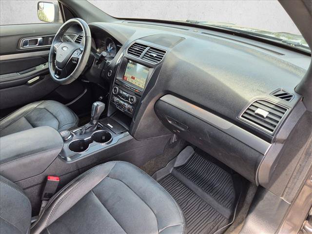 Used 2018 Ford Explorer XLT w/ Equipment Group 202A AWD/4WD image 22