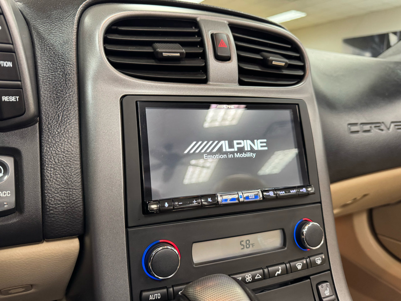 Used 2006 Chevrolet Corvette Convertible w/ Preferred Equipment Group image 53