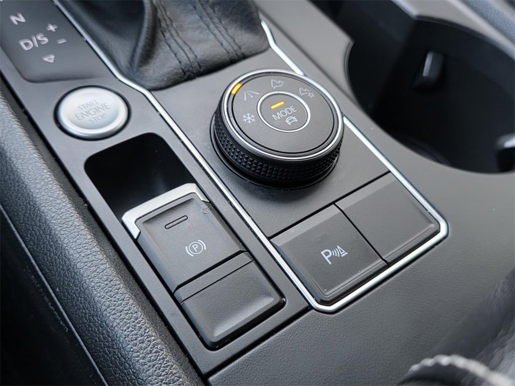 Used 2020 Volkswagen Atlas Cross Sport SE w/ Panoramic Sunroof Package image 23