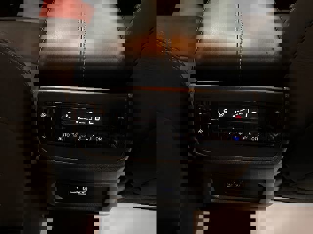 Used 2022 Nissan Pathfinder SV w/ SV Premium Package image 15