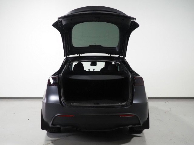 Used 2025 Tesla Model Y AWD image 37
