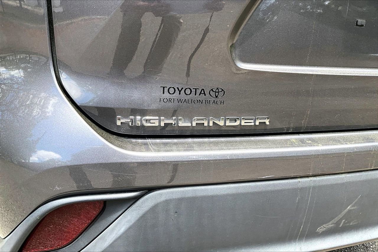 Used 2021 Toyota Highlander XLE AWD/4WD image 27