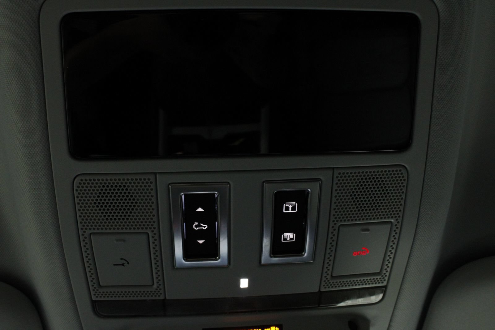 Used 2025 Land Rover Defender 110 S AWD/4WD image 31