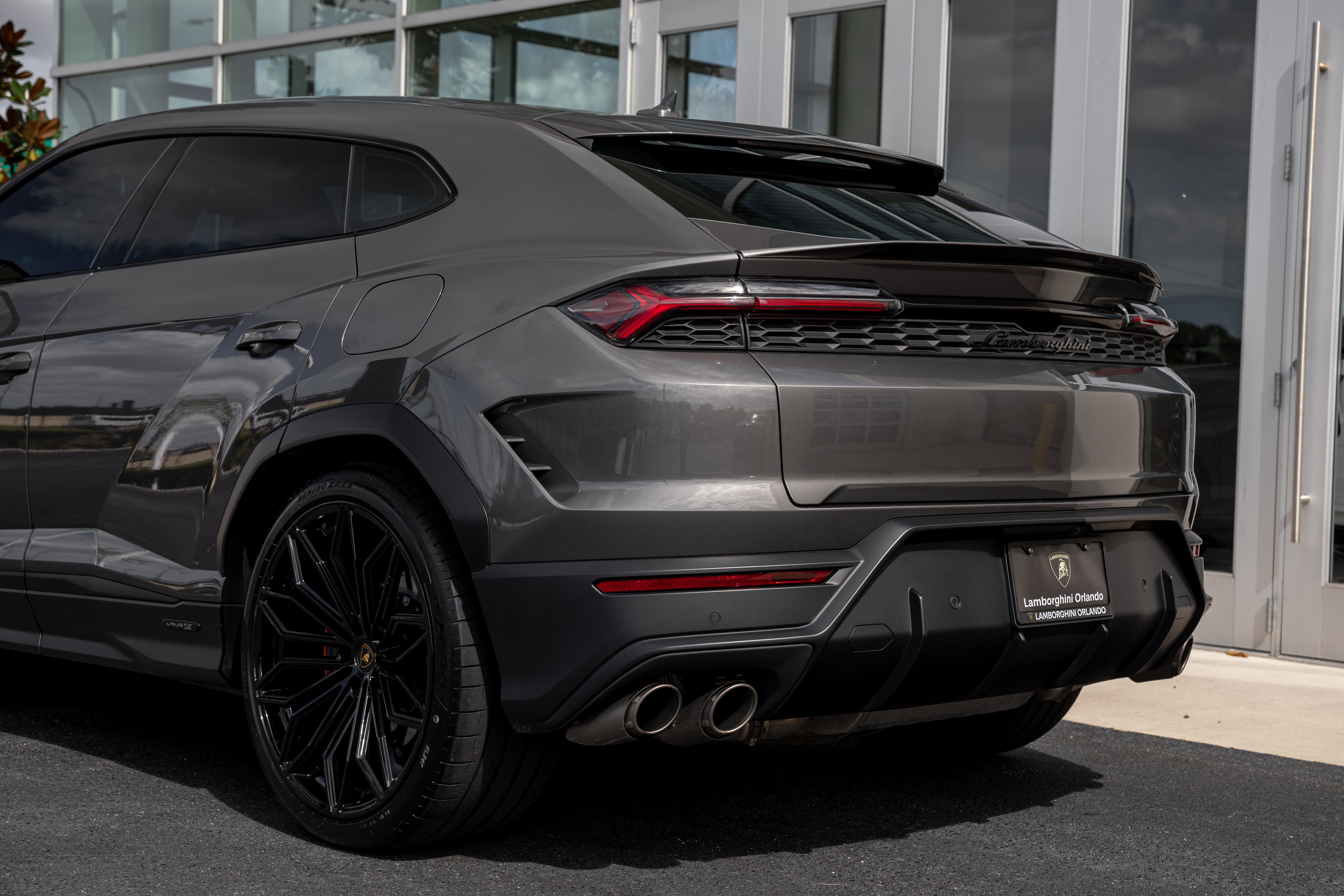 Used 2025 Lamborghini Urus Performante AWD/4WD image 11