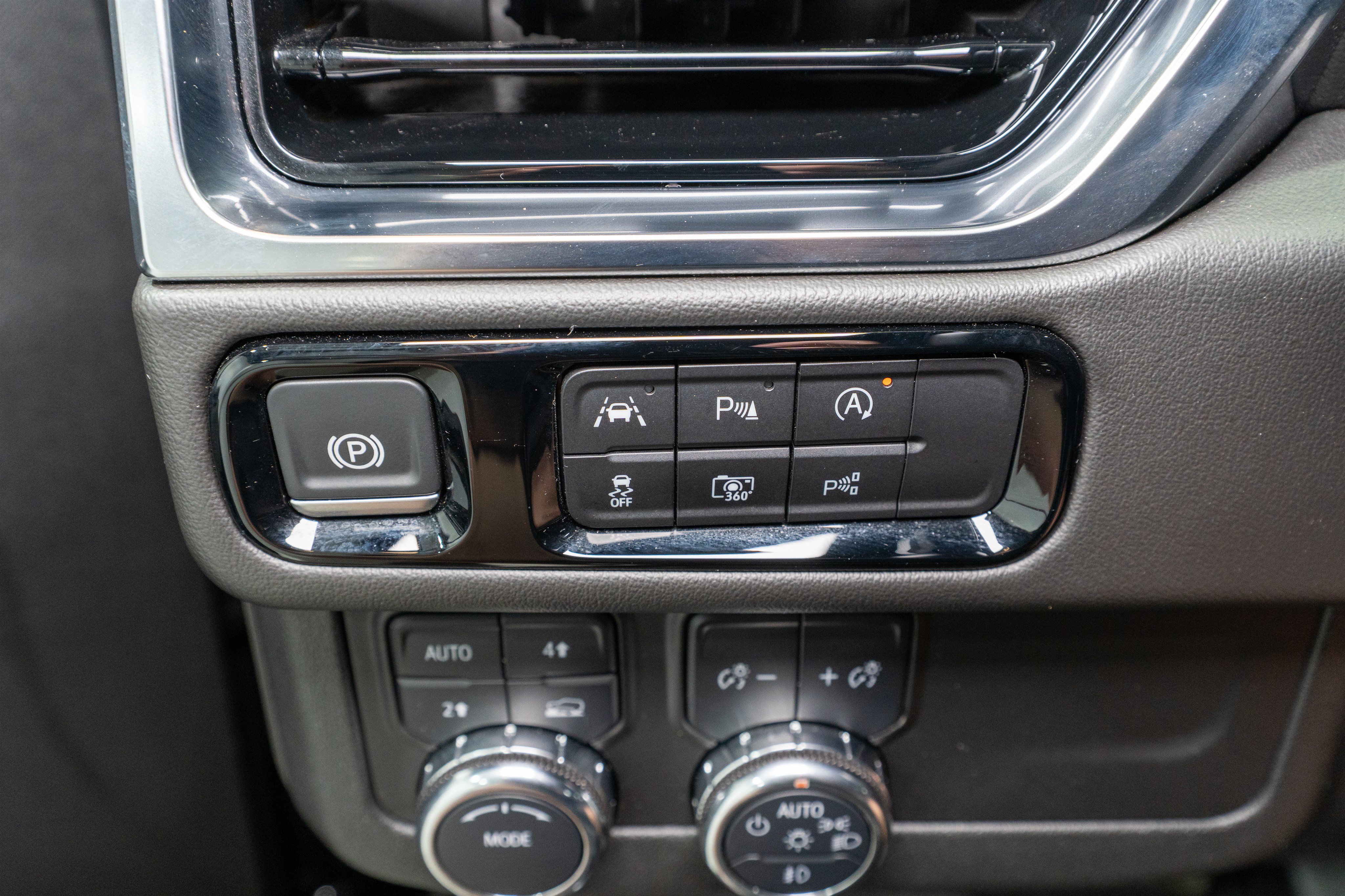 Used 2025 GMC Yukon Elevation AWD/4WD image 30