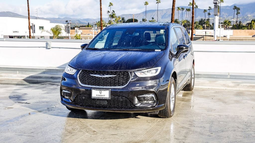 New 2026 Chrysler Pacifica Select AWD/4WD image 4