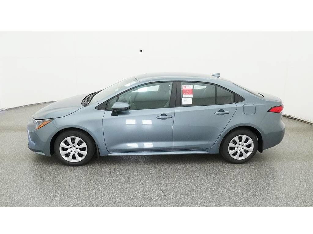 Used 2025 Toyota Corolla LE FWD image 4