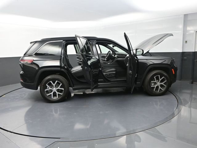 New 2025 Jeep Grand Cherokee Limited w/ Luxury Tech Group II image 35