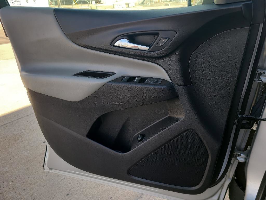 Used 2021 Chevrolet Equinox LT w/ Driver Convenience Package image 14