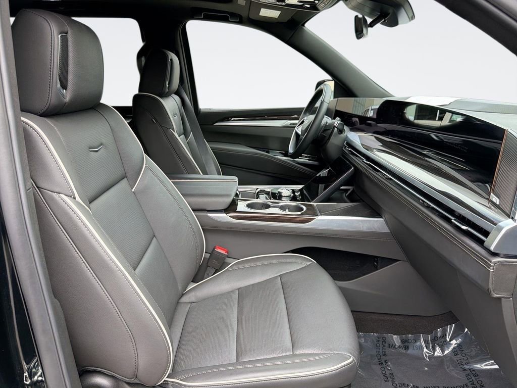 Certified 2026 Cadillac Escalade Luxury RWD image 32
