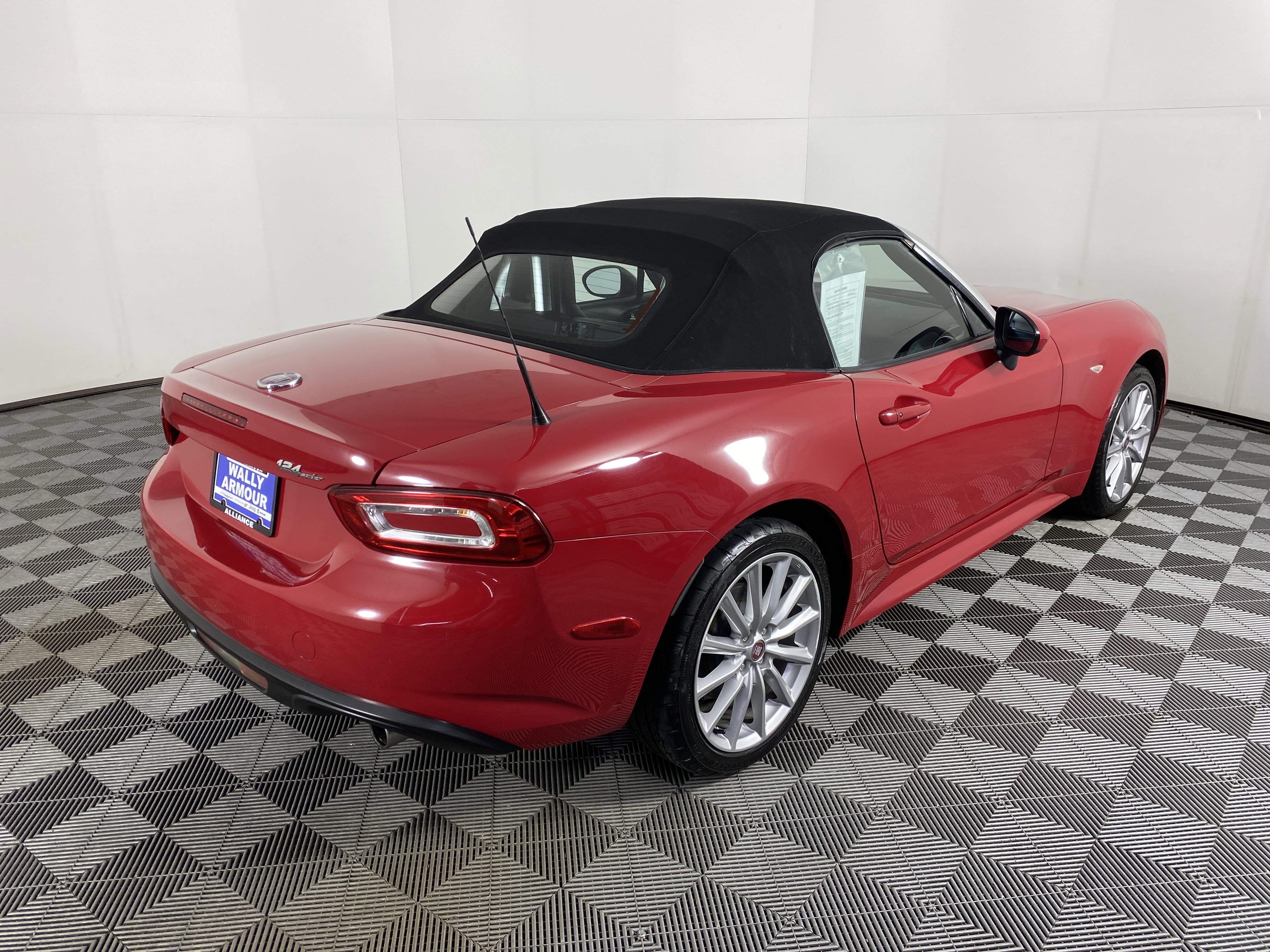 Used 2017 FIAT 124 Spider Lusso image 7